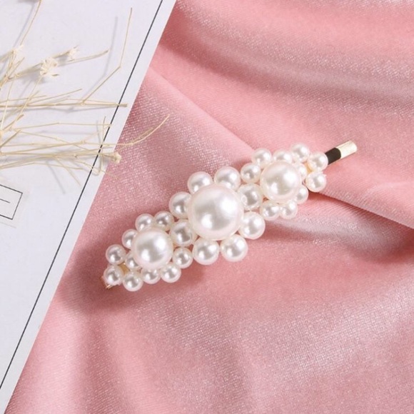 3 Pack Pearl Hair Clips - Picture 4 of 5